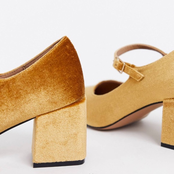 Shoes - Picture 3 of 4